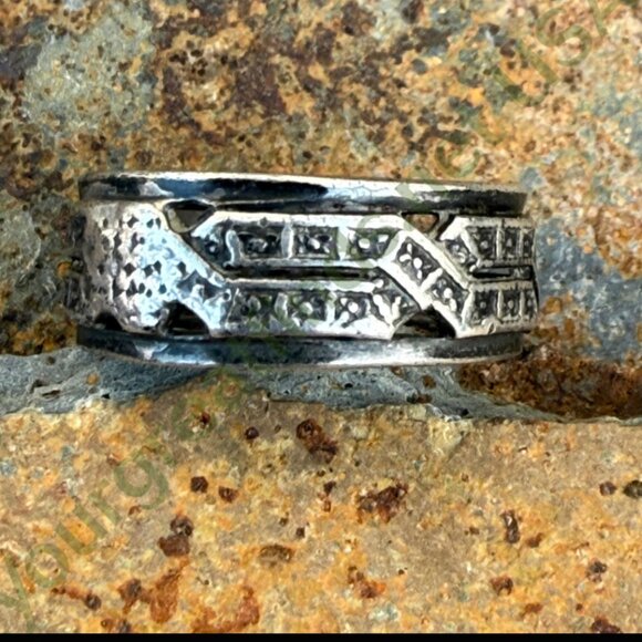 Vintage Band Ring Celtic Raised Design Size 6 - Picture 2 of 5